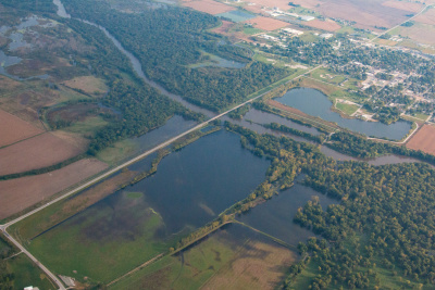 Aerial_view_of_a_flooded_Iowa_River_near_Marengo,_Iowa_October_2016_-_Photo_by_Eric_Johnson-400.jpg